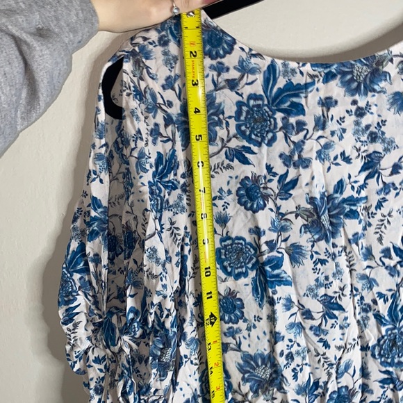 🌷NWT Blue floral dress with tied sleeves! - Picture 5 of 8